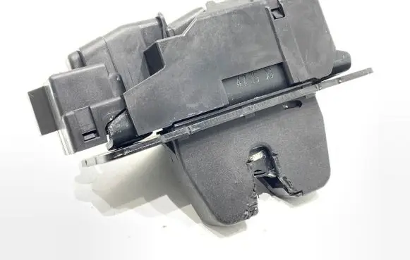 Peugeot 3008 II Tailgate exterior lock 9816195380