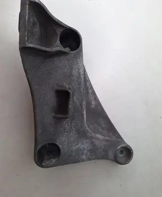 BMW 5 E39 Engine mounting bracket 6750441 13807410 65762
