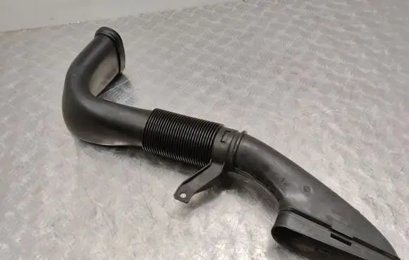 Mercedes-Benz SLK R172 Air intake duct part A6510900042