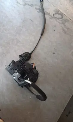 Renault Captur Rear door lock 825007607R
