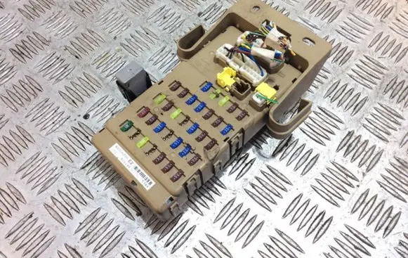 Subaru Legacy Fuse module 82201AJ000
