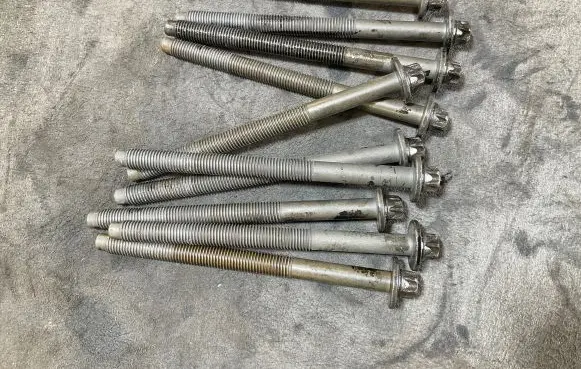 Peugeot Partner III Cylinder head bolts 