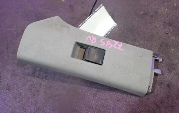 Toyota Yaris Quarter vent window switch 74231-52320