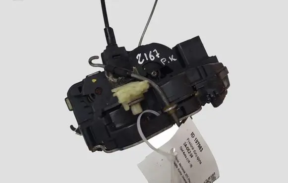 Opel Astra J Front door lock