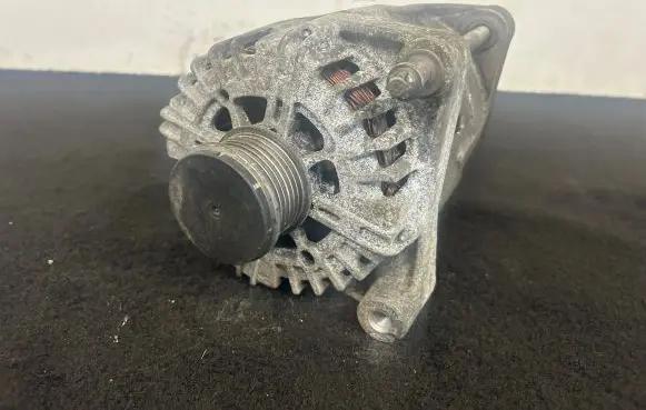 BMW 3 E90 E91 Generator/alternator 8507623 412008283 FG18D057