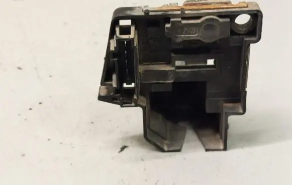 Audi A6 S6 C6 4F Tail light bulb cover holder 89037090