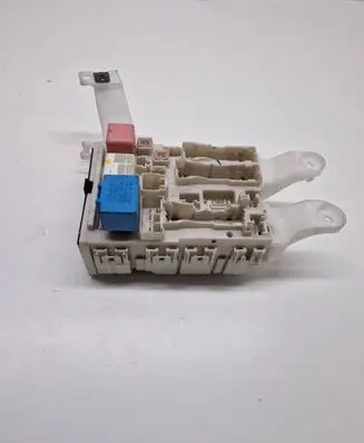 Toyota Verso Fuse module 827300F051C 157310G15 14480E25