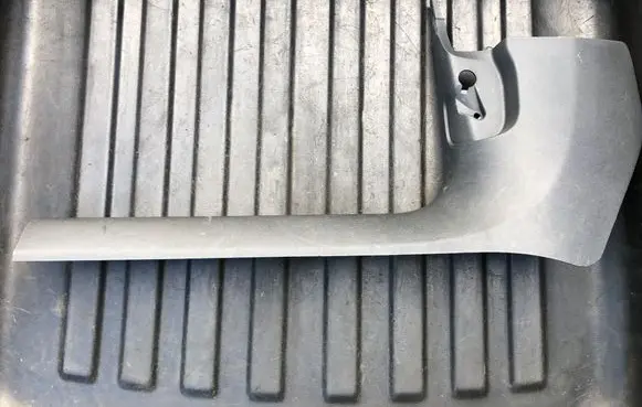 Foot area side trim