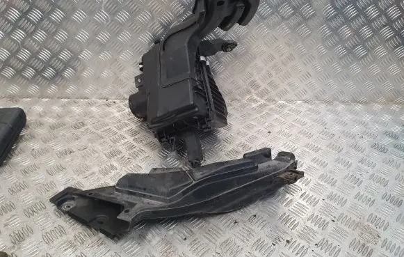 Nissan X-Trail T32 Air filter box