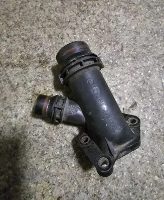 BMW 5 E39 Engine coolant pipe/hose 1112247744