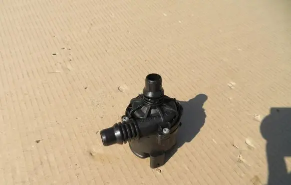 Mercedes-Benz C W206 Electric auxiliary coolant/water pump