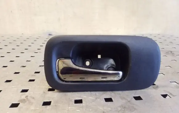 Honda CR-V Front door interior handle
