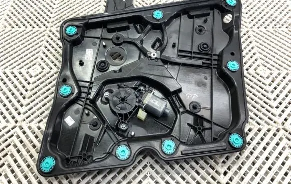 Volkswagen Golf VIII Front door window regulator with motor 5H0837402H