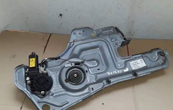 Hyundai Trajet Front door window regulator with motor 824803A000