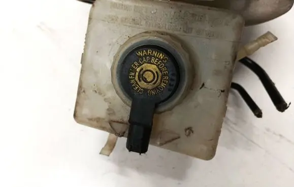 BMW 5 E60 E61 Brake fluid reservoir 32067179D