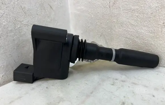 Volkswagen Golf VIII High voltage ignition coil 05E905110A