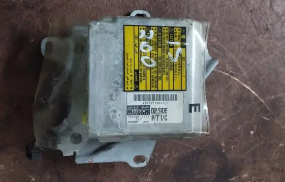 Lexus IS 200-300 Airbag control unit/module 8917053040