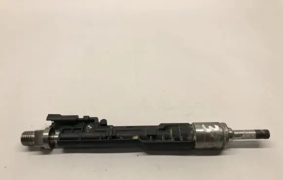 BMW M4 F82 F83 Fuel injector 7639994