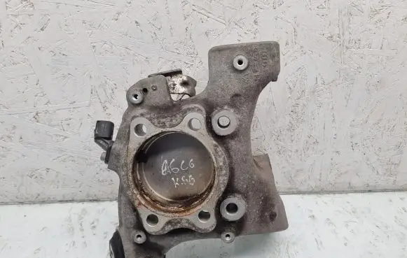 Audi A6 S6 C6 4F Rear wheel hub spindle/knuckle 8E0585433B