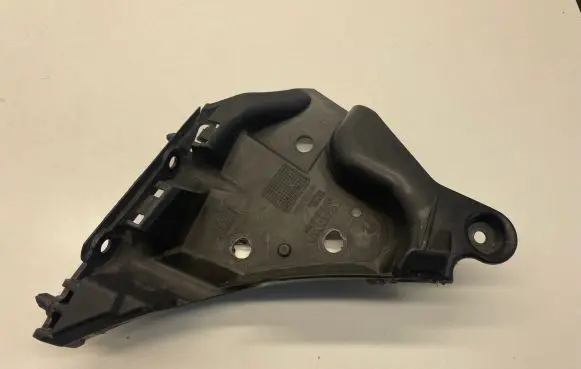 Volvo XC60 Front bumper mounting bracket 30764619 D121