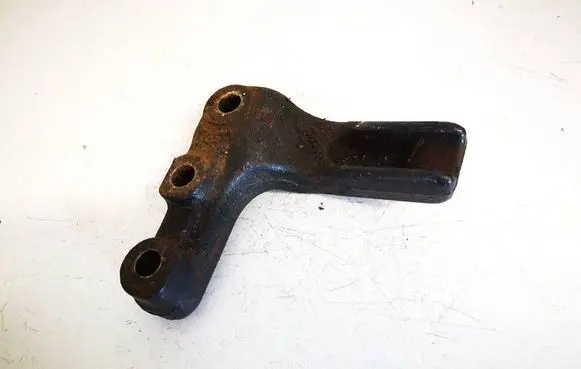 Engine mounting bracket