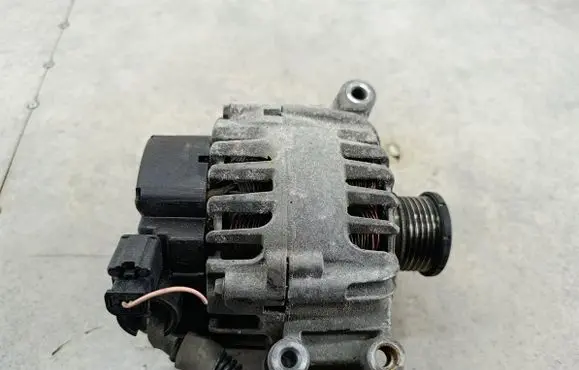 Citroen C4 II Generator/alternator V757651380