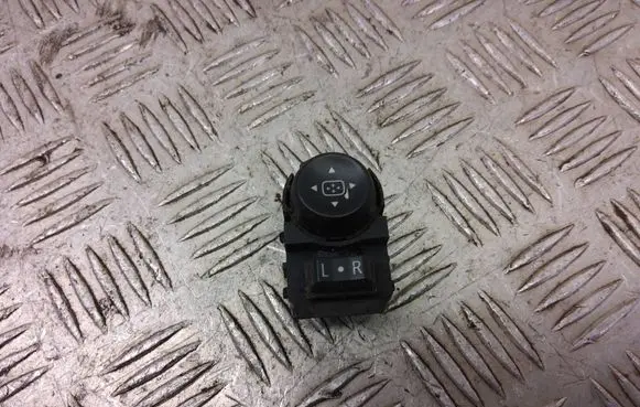 Opel Insignia A Wing mirror switch 23204016 371146