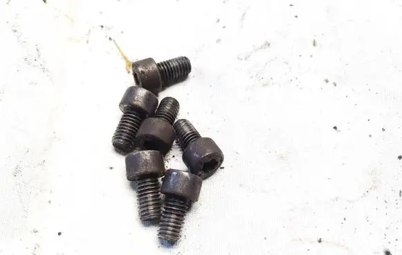 Nuts/bolts