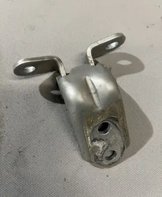 Hyundai Tucson JM Front door lower hinge 