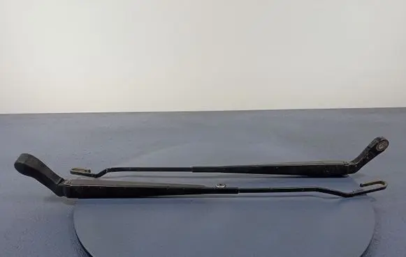 Chrysler Grand Voyager IV Front wiper blade arm
