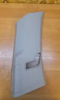 Volvo XC90 Seat belt trim 
