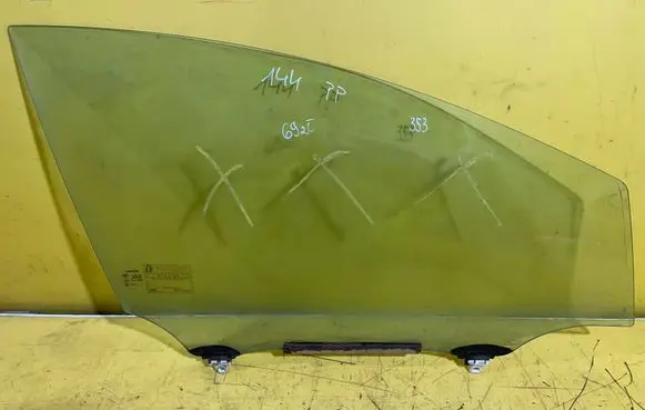 Toyota Corolla Verso AR10 Front door window glass four-door E1743R00097