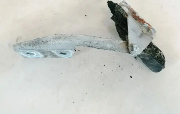 Peugeot 405 Engine bonnet/hood hinges
