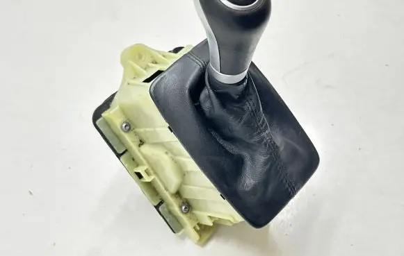 Mercedes-Benz C W204 Gear shifter/selector A2042677524 1109011000 0T47511