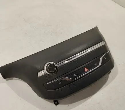 Radio/GPS head unit trim