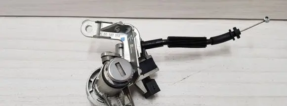 Audi A8 S8 D3 4E Tailgate/trunk/boot lock/catch/latch 4E0827573