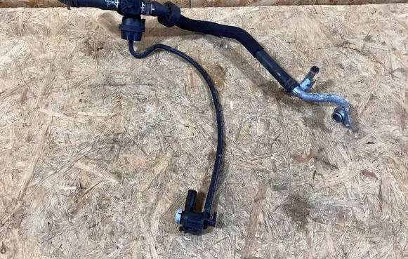 Engine coolant pipe/hose