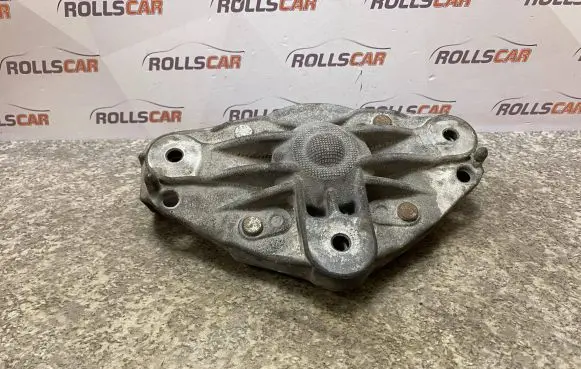 Volkswagen Touareg I Coil spring mount 