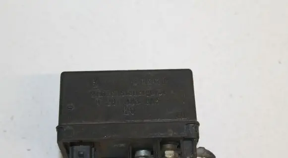 Peugeot 605 Glow plug pre-heat relay 0281003005