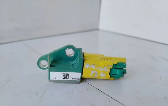 Volkswagen PASSAT B6 Airbag deployment crash/impact sensor 3C0909606