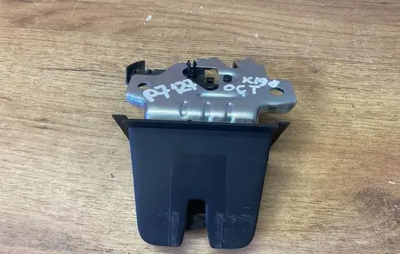 Skoda Octavia Mk4 Tailgate/trunk/boot lock/catch/latch 654827505