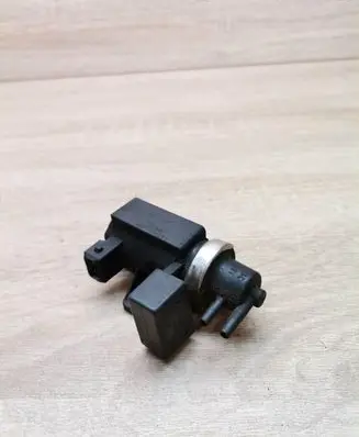BMW 5 E39 Turbo solenoid valve 2247906 72279600