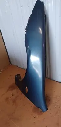 Mazda 323 F Fender