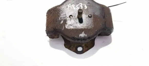 Mitsubishi Pajero Engine mount bracket mr374898