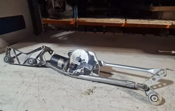 Mercedes-Benz ML W164 Front wiper linkage and motor A1648201742