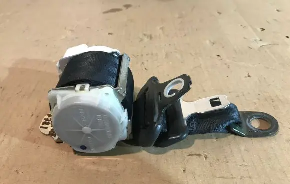 Peugeot 107 Rear seatbelt H073801 R1390 7P1200