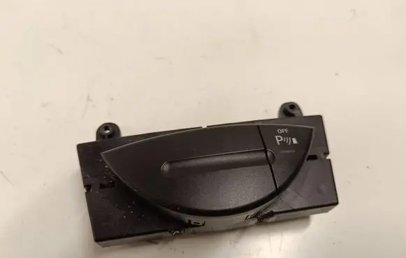 Mercedes-Benz CLS C219 Parking (PDC) sensor switch 2118216958