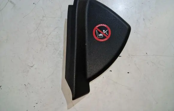 Mercedes-Benz C W204 Dashboard side end trim A2046800378