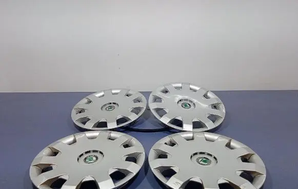 Skoda Octavia Mk2 (1Z) R17 wheel hub/cap/trim 1U0601147D