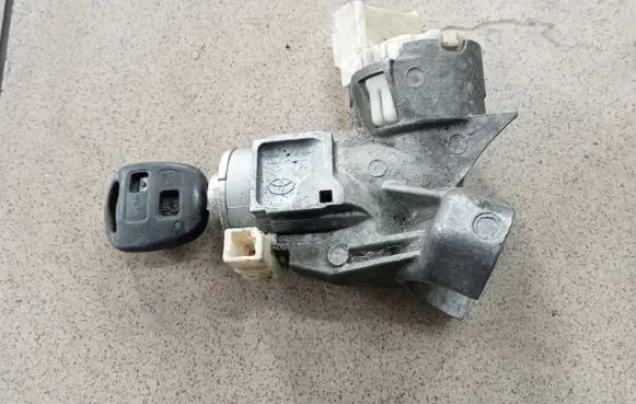 Toyota Yaris Ignition lock N0502241